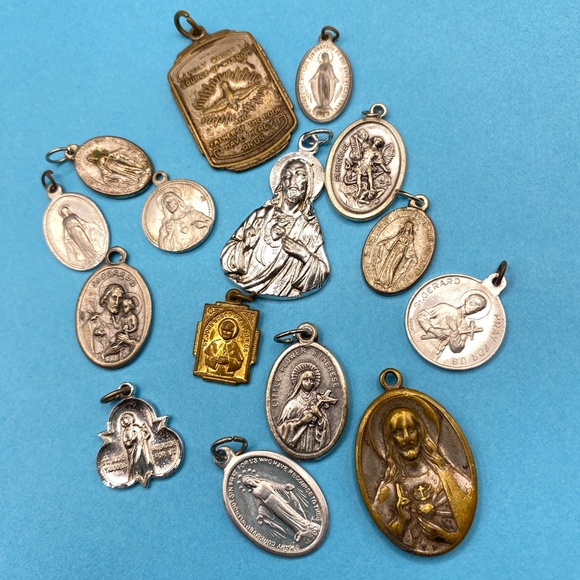Catholic Religious Metals Saints Miraculous Silver Tone Vintage Lot of 15 - Picture 1 of 13